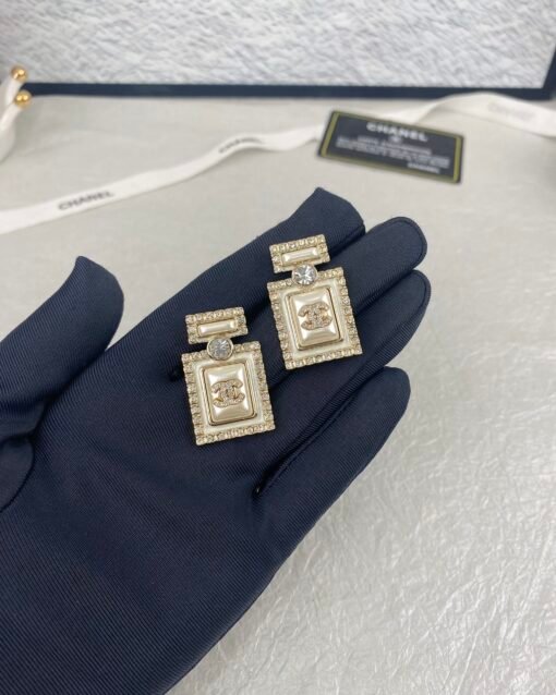 Chanel new resin oil-dripping rhinestones perfume bottle earrings - Image 7