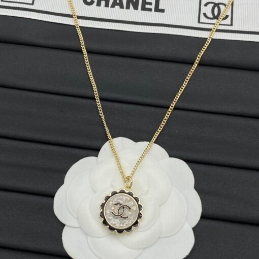 Chanel new necklace - Image 5
