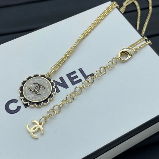 Chanel new necklace - Image 4