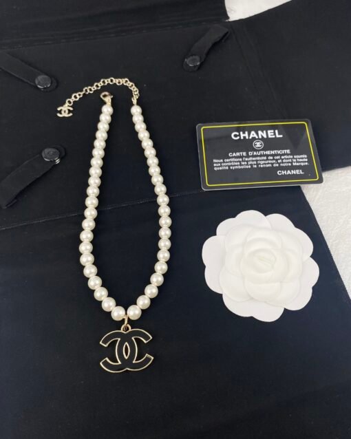 Chanel new style black enamel C pearl necklace - Image 4