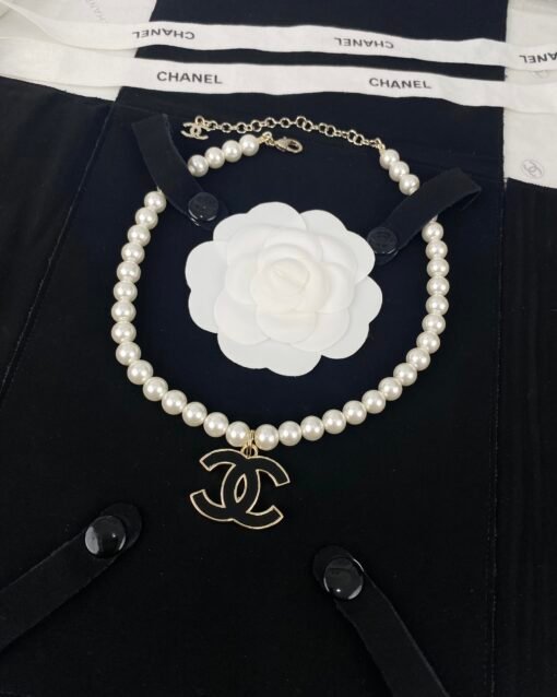 Chanel new style black enamel C pearl necklace - Image 5