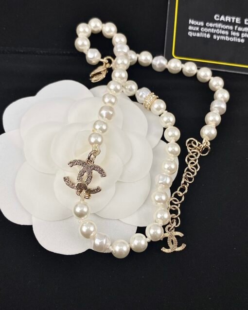 Chanel new style light gold C-full diamond pearl necklace
Elegant style of a famous lady - Image 4