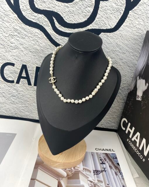 Chanel new style light gold C-full diamond pearl necklace
Elegant style of a famous lady - Image 7
