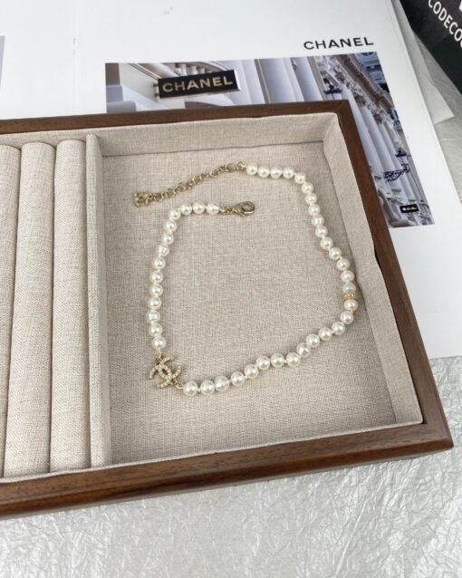 Chanel new style light gold C-full diamond pearl necklace
Elegant style of a famous lady - Image 6