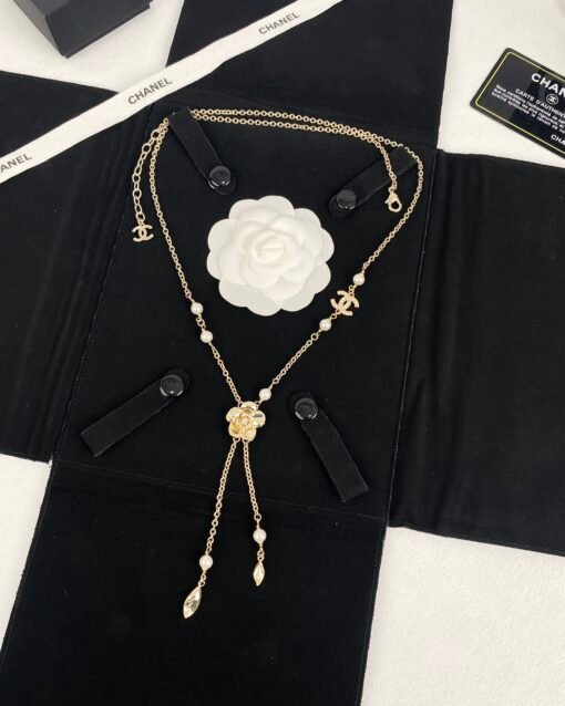 Chanel new style flowers, leaves, tassels, pearls, versatile necklace, sweater chain