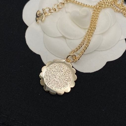 8
@Chanel round enamel lace necklace
Cute sweet and sexy - Image 5