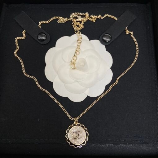 8
@Chanel round enamel lace necklace
Cute sweet and sexy - Image 4