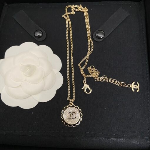 8
@Chanel round enamel lace necklace
Cute sweet and sexy - Image 3