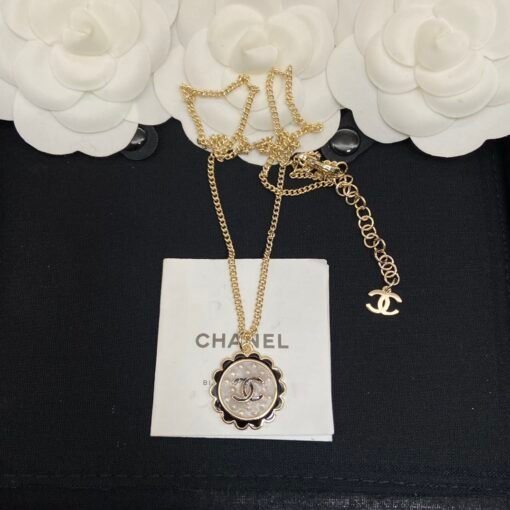 8
@Chanel round enamel lace necklace
Cute sweet and sexy - Image 2