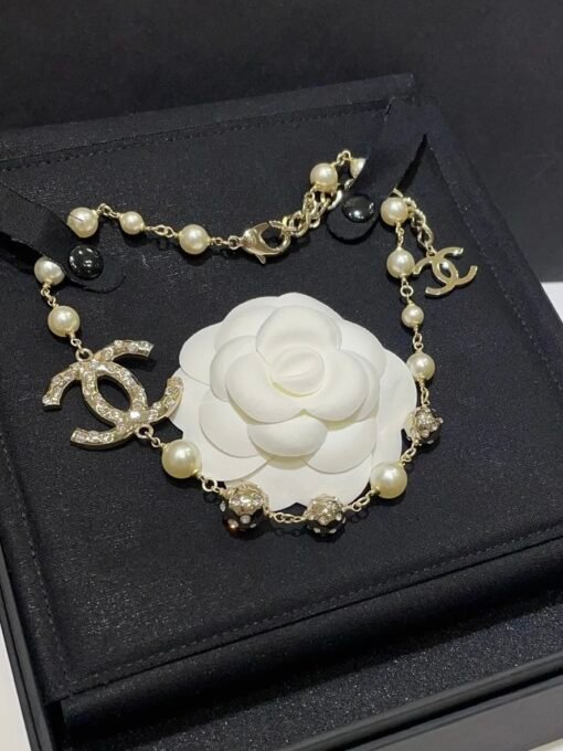 Chanel Double C Ball Pearl Crystal Diamond Necklace
A rich family's wealthy family - Image 2