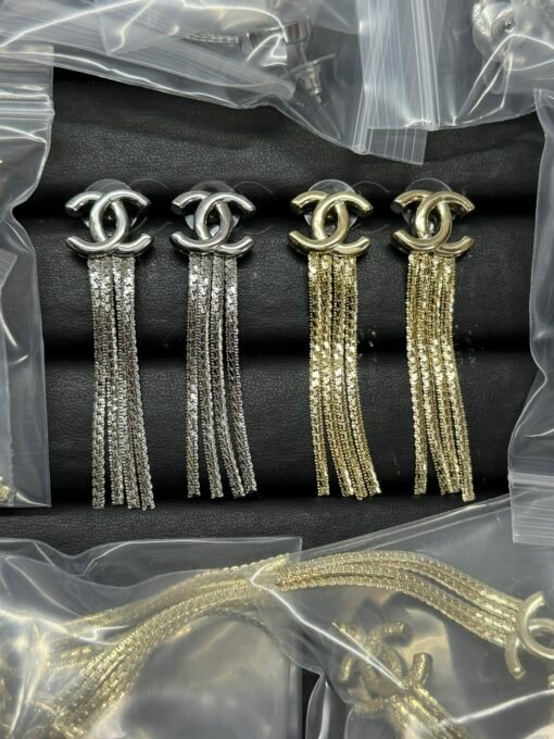 Chanel new double c snake bone tassel earrings
Gold Silver