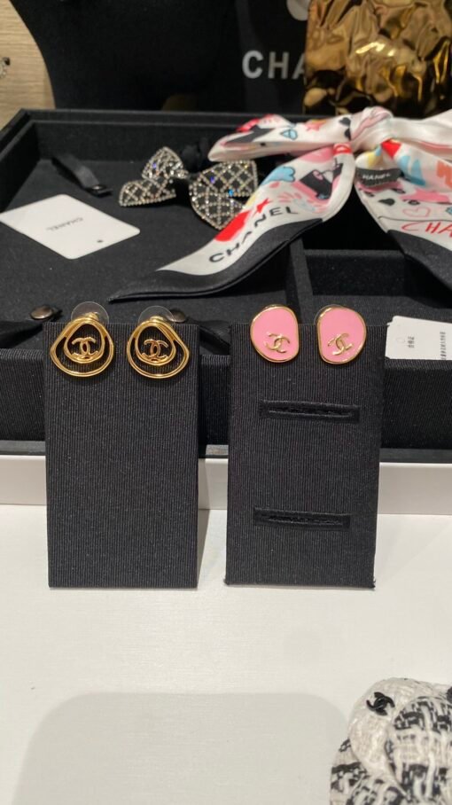 New style sharing
  New product, special-shaped double c hollow pink enamel gold small stud earrings