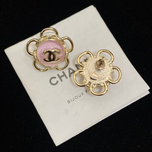 New Chanelcolors
@2New Chanel Flower Crystal Five-pointed Star Double C Stud Earrings
Crystal inlay plus double C stars classic elements
The upper body is gentle and elegant, and you will be rich at first sight - 图片 6