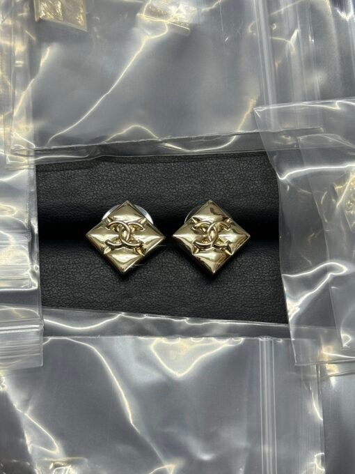 Chanel new metal diamond earrings