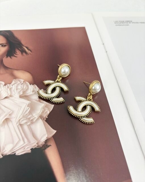 Chanel new style double c resin ancient gold high-end earrings - Image 2