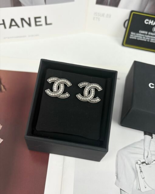 Chanel new style, double C ancient silver, simple and fashionable earrings - Image 2