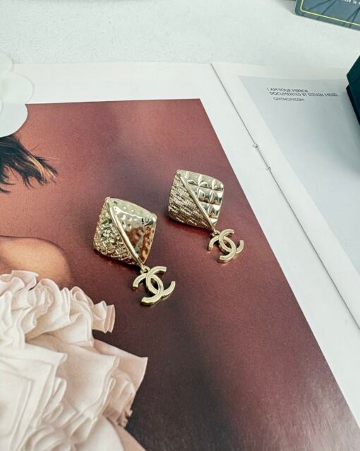Chanel new style light gold diamond-shaped glossy double c earrings - Image 2