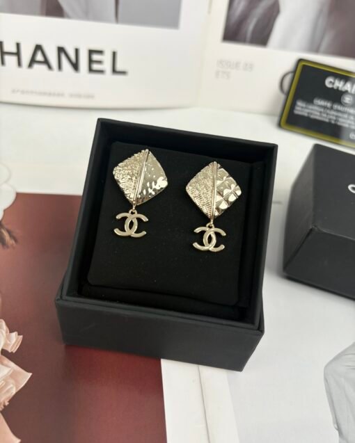 Chanel new style light gold diamond-shaped glossy double c earrings