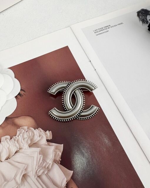 Chanel new style, medieval style, ancient silver double c high-end brooch

Set Earrings - 图片 7