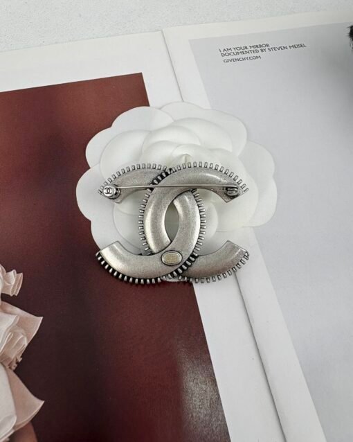 Chanel new style, medieval style, ancient silver double c high-end brooch

Set Earrings - 图片 6