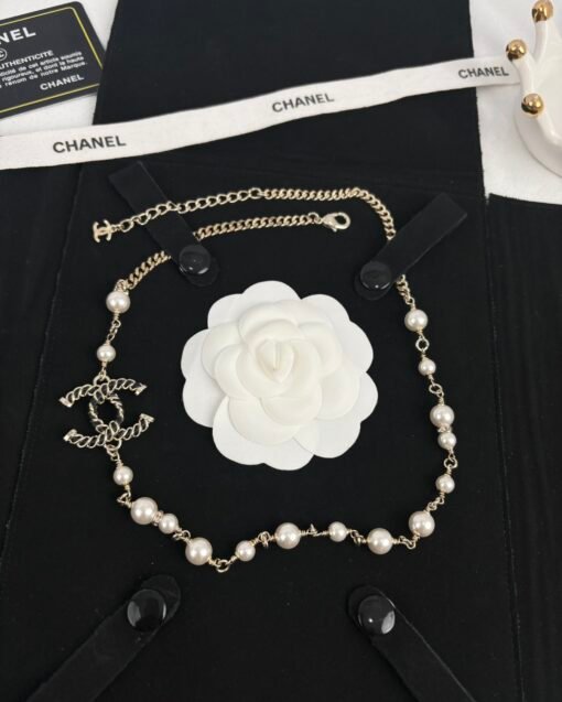 Chanel new fashionable and versatile leather pearl double c necklace