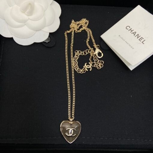 2 colors
@Chanel's new 24k love enamel necklace
Temperament is awesome - Image 4