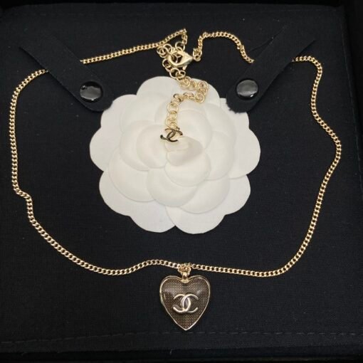 2 colors
@Chanel's new 24k love enamel necklace
Temperament is awesome - Image 3