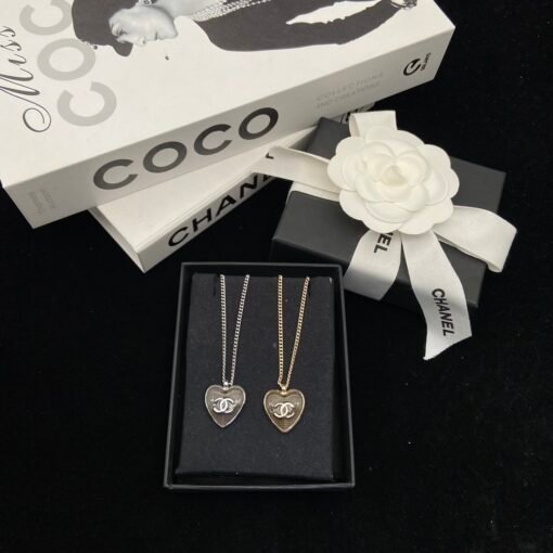 2 colors
@Chanel's new 24k love enamel necklace
Temperament is awesome