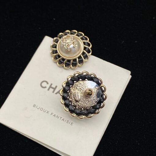 Today's product
@Chanel's new 24k leather button stud earrings
Romantic and elegant French romantic temperament - 图片 6