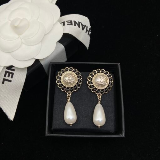 Today's product
@Chanel's new 24k leather button water drop pearl stud earrings
Spicy and sweet
Full of high-end - 图片 2