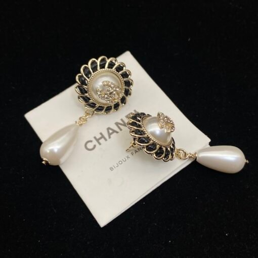 Today's product
@Chanel's new 24k leather button water drop pearl stud earrings
Spicy and sweet
Full of high-end - 图片 5