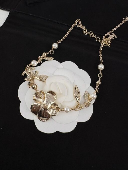 Chanel new product style, light luxury light gold multi-element leaves, camellia leaves, pendant, necklace - Image 5