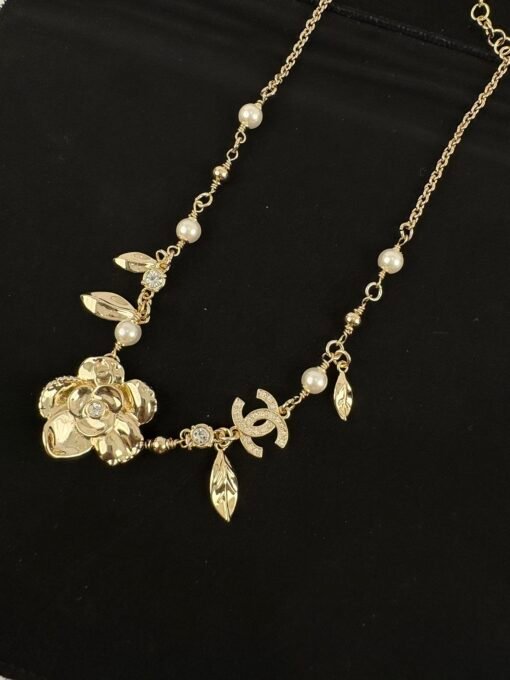 Chanel new product style, light luxury light gold multi-element leaves, camellia leaves, pendant, necklace - Image 2