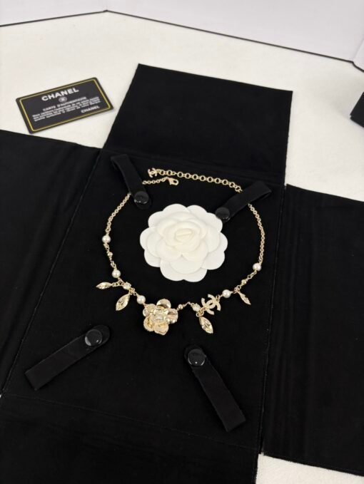 Chanel new product style, light luxury light gold multi-element leaves, camellia leaves, pendant, necklace - Image 7