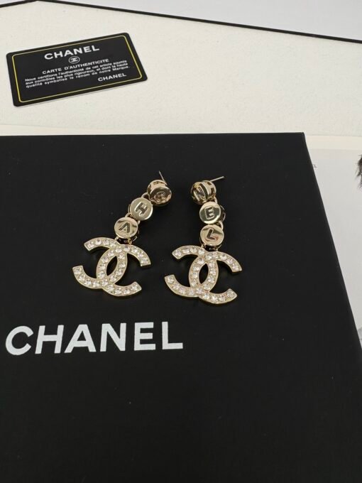 Chanel new light gold rhinestone hollow double c letter pendant earrings - 图片 6