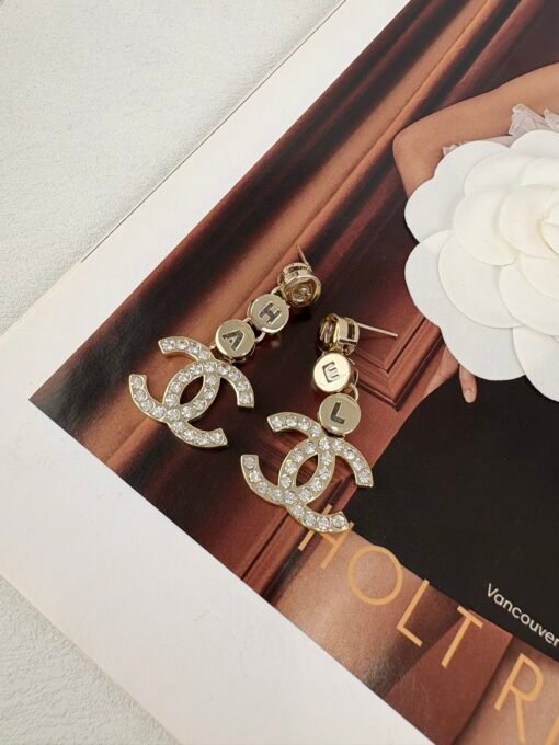 Chanel new light gold rhinestone hollow double c letter pendant earrings - 图片 5