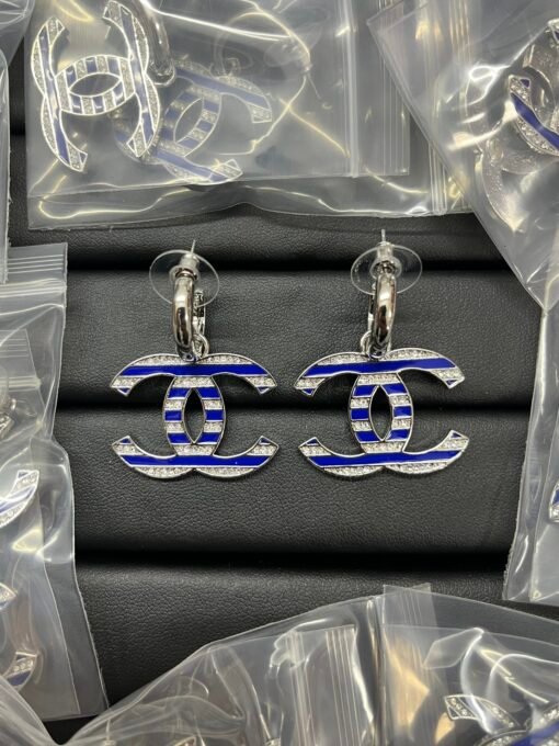 Chanel new horizontal strip blue address spelling rhinestone silver earrings ear hook