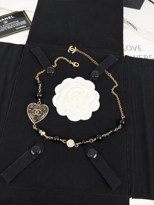 Chanel new style retro gold black peach heart resin fine glitter pearl rhinestone necklace - Image 2
