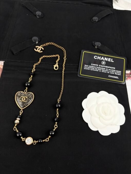 Chanel new style retro gold black peach heart resin fine glitter pearl rhinestone necklace - Image 4