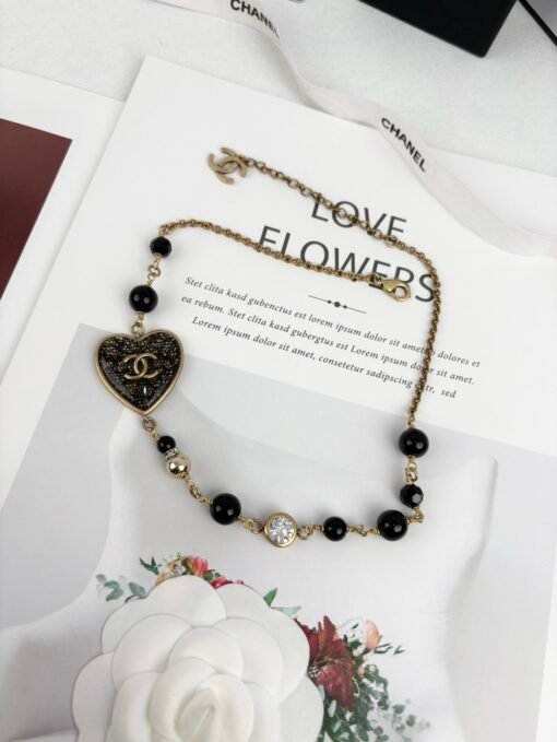 Chanel new style retro gold black peach heart resin fine glitter pearl rhinestone necklace - Image 5