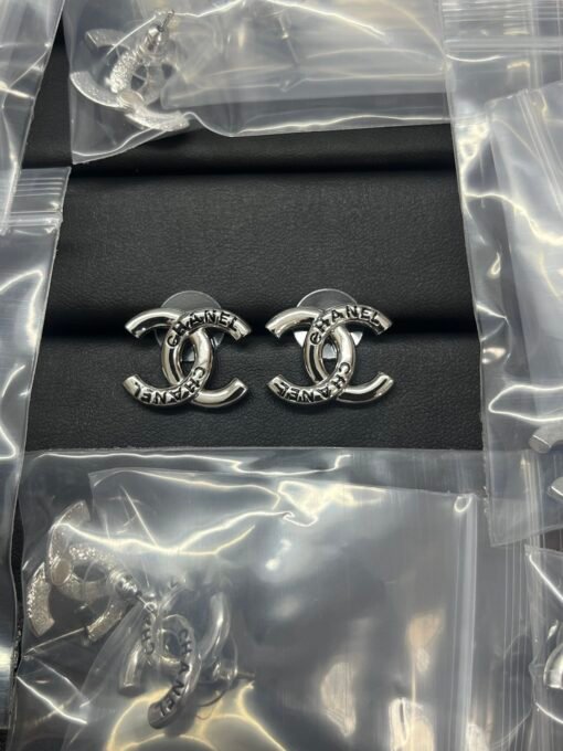 Chanel new double c letter oil-drop earrings
Gold Silver