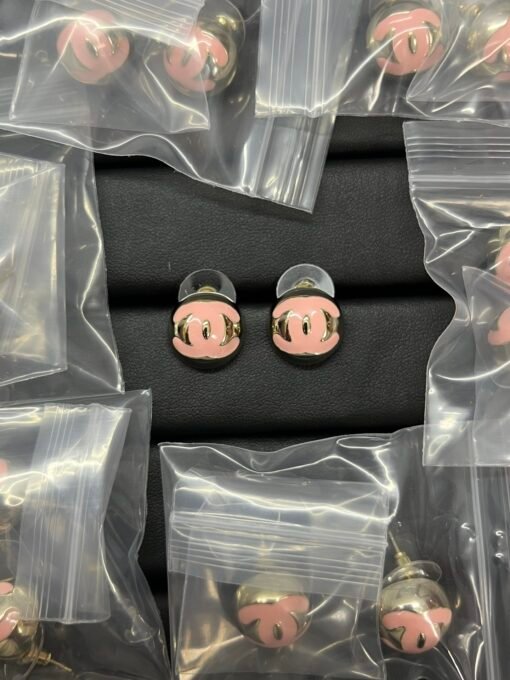 Chanel new metal hemisphere stud earrings
White Black Pink - 图片 3