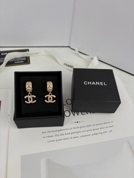 Chanel new style, light gold diamond grille, high-end full diamond double c earrings, ear hook style - 图片 7