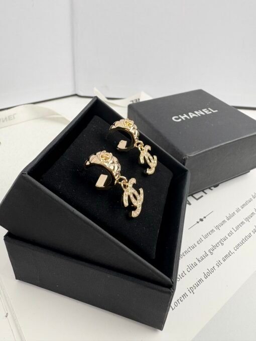 Chanel new style, light gold diamond grille, high-end full diamond double c earrings, ear hook style - 图片 6