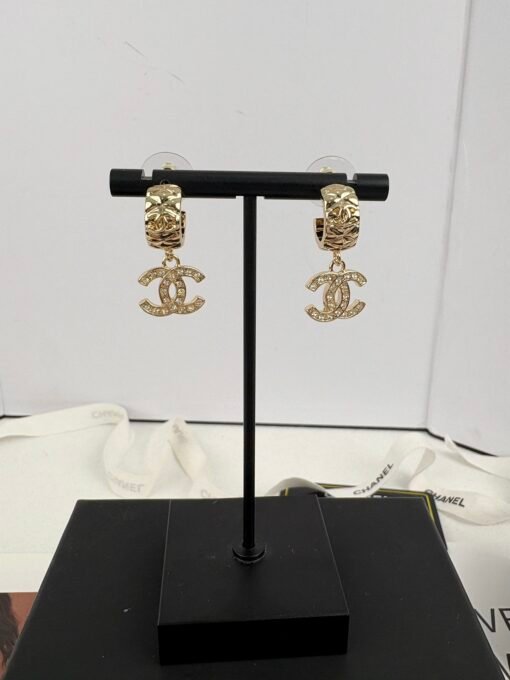 Chanel new style, light gold diamond grille, high-end full diamond double c earrings, ear hook style - 图片 4