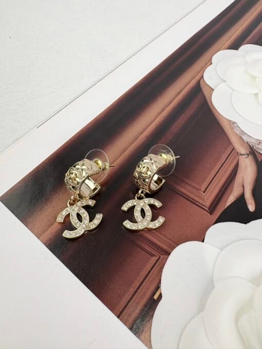 Chanel new style, light gold diamond grille, high-end full diamond double c earrings, ear hook style - 图片 2