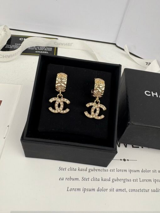 Chanel new style, light gold diamond grille, high-end full diamond double c earrings, ear hook style