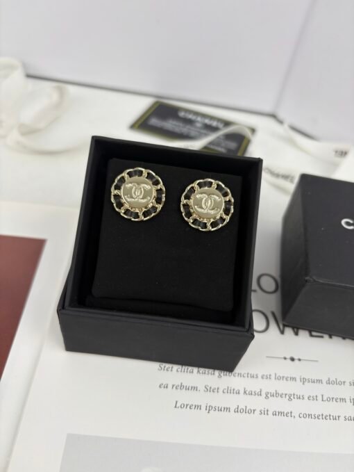 Chanel new style light gold round leather simple fashionable earrings