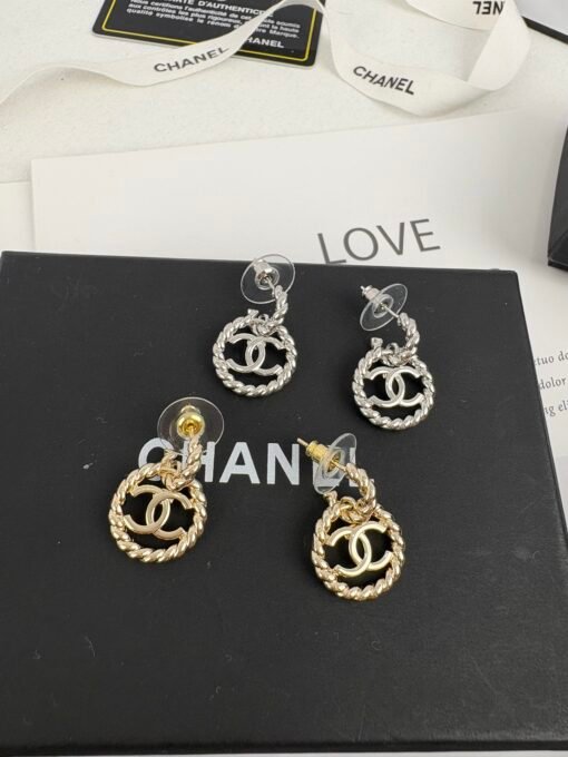 Chanel new style twisted circle ear hook style fashionable earrings
Two colors: gold and silver - 图片 10