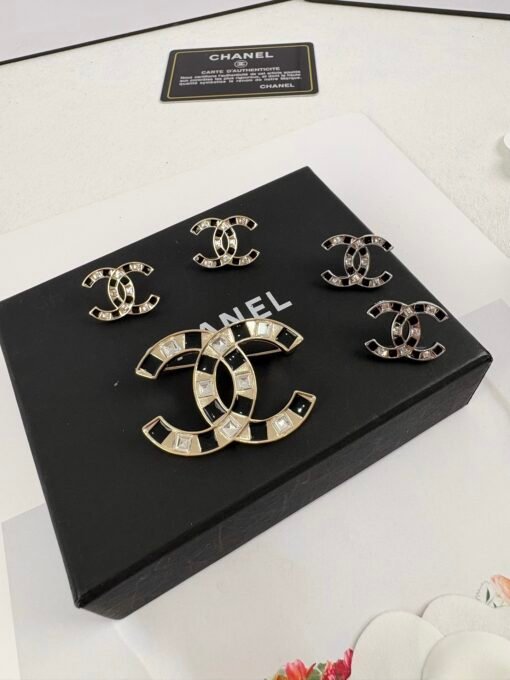 Chanel new style black oil-drop square diamond classic earrings
Gold Silver (two colors available) - Image 5